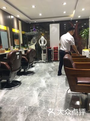 匯尚藝美容美發(苗圃路店) 專業美發服務，打造您的專屬魅力